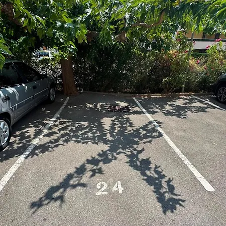 Cote B Terrasse Parking Fréjus